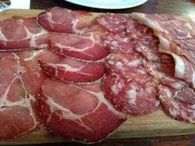 Quattro Passi Cafe Wine Bar & Restaurant