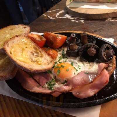 Dikstein's Corner Bar