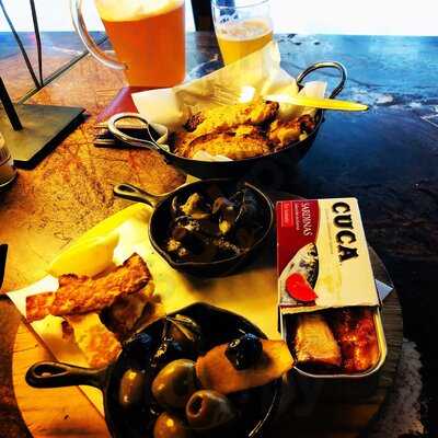 Dikstein's Corner Bar