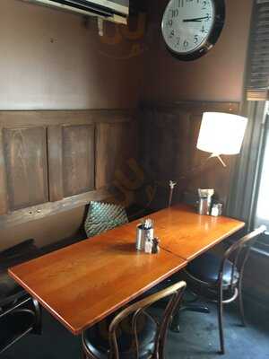 Dikstein's Corner Bar