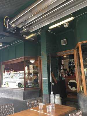 Trotters Bistro