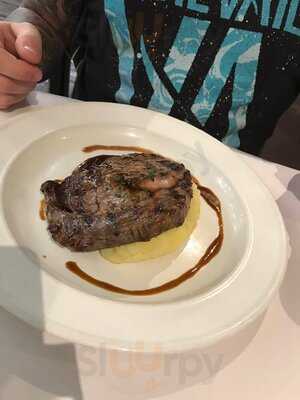 Pier 35 Bar And Grill