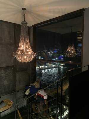 Henry Deane At Hotel Palisade