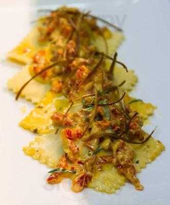 Benjamin's Dining & Bar