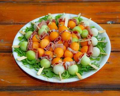 Yarralumla Gallery And The Oaks Brasserie