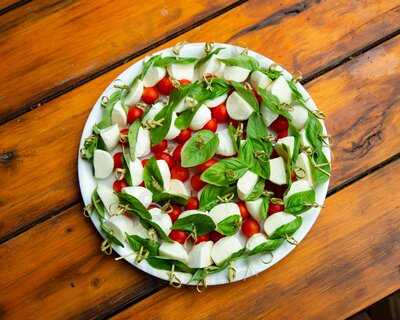 Yarralumla Gallery And The Oaks Brasserie