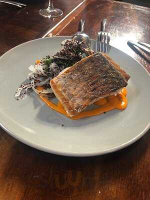 No. 5 Restaurant & Bar