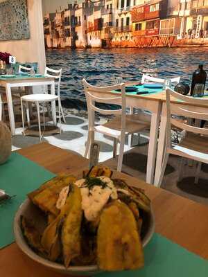 Mykonos Tavern