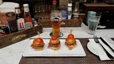 Signatures Restaurant