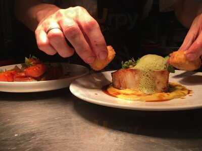 Tu Restaurant And Bar