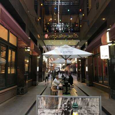 Harry's Restaurant & Bar