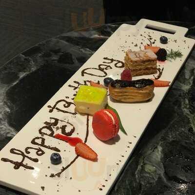 Harry's Restaurant & Bar