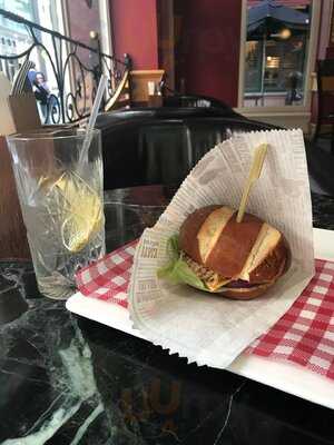 Harry's Restaurant & Bar