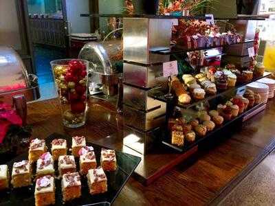 Harry's Restaurant & Bar