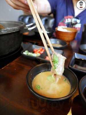 Momo Sukiyaki & Shabu Shabu