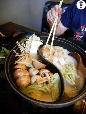 Momo Sukiyaki & Shabu Shabu