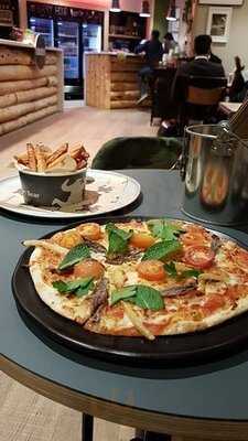 Hungry Bear Pizza Bar