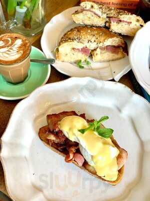 Ampersand Cafe & Bookstore