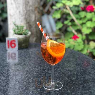 Mallalieu Cafe, Boutique & Artisan Deli