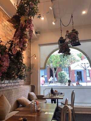 Flovie Florist Cafe