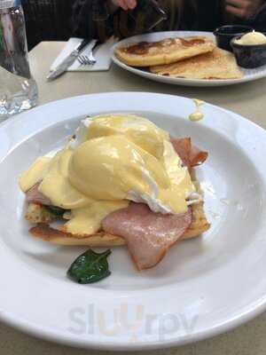 Adria Bar Restaurant