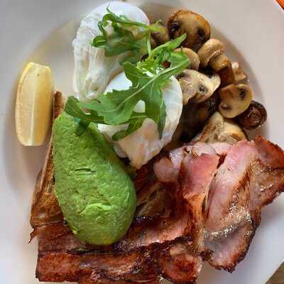 Queenie's Restaurant & Cafe