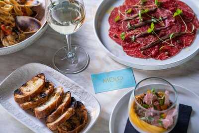 Molo Bar