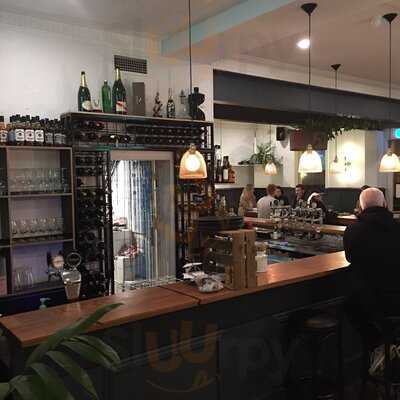 The Montague 1869 - Neighbourhood Eatery