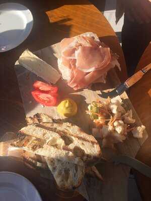 The Montague 1869 - Neighbourhood Eatery