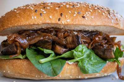 Noughts & Crosses Cafe