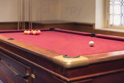 Vic’s Bar & Pool Room