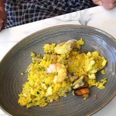 La Camera Restaurant & Bar