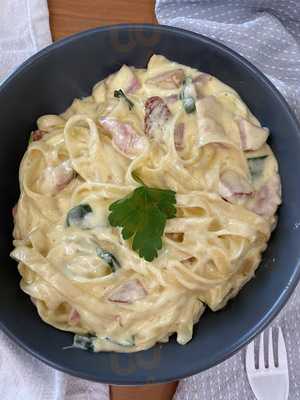 Pizza This Pizza That