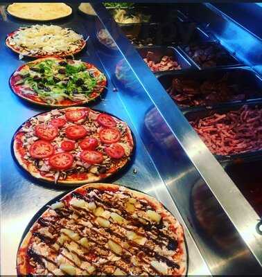 Pizza This Pizza That