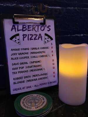 Moshpit Small Rock’n’roll Bar