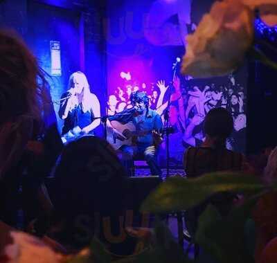 Moshpit Small Rock’n’roll Bar