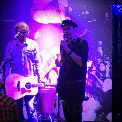 Moshpit Small Rock’n’roll Bar