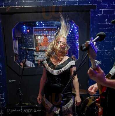 Moshpit Small Rock’n’roll Bar