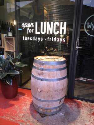 Wyno Bar & Shop