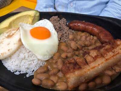 Club Colombia Cafe - Restaurant