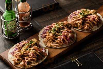 White Oaks Saloon Bar And Dining