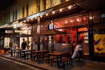 White Oaks Saloon Bar And Dining