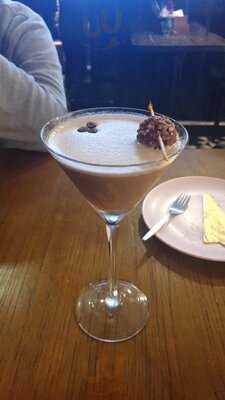 Sweetie & Moustache Dessert Lounge