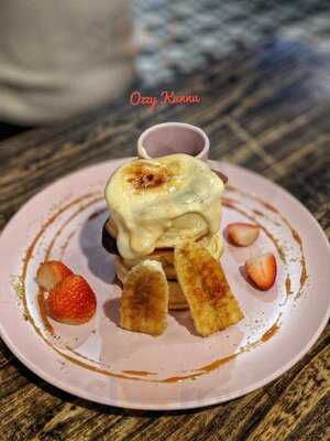 Sweetie & Moustache Dessert Lounge