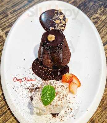 Sweetie & Moustache Dessert Lounge