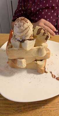 Sweetie & Moustache Dessert Lounge