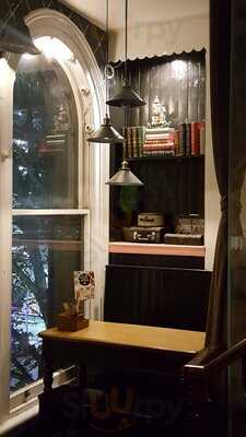 Sweetie & Moustache Dessert Lounge