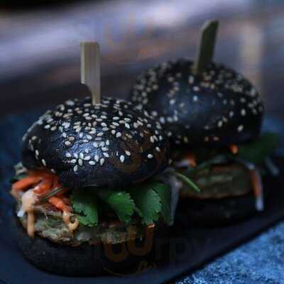 Lanai Restaurant And Bar