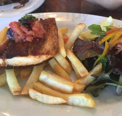 Rose Shamrock & Thistle Hotel