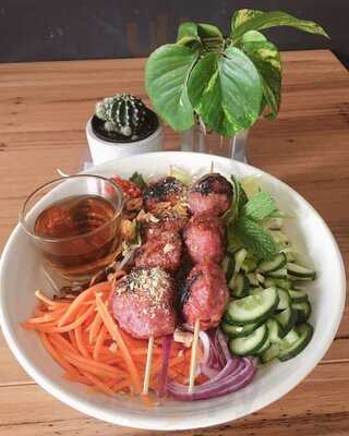 B.cuz Coffee & Eatery